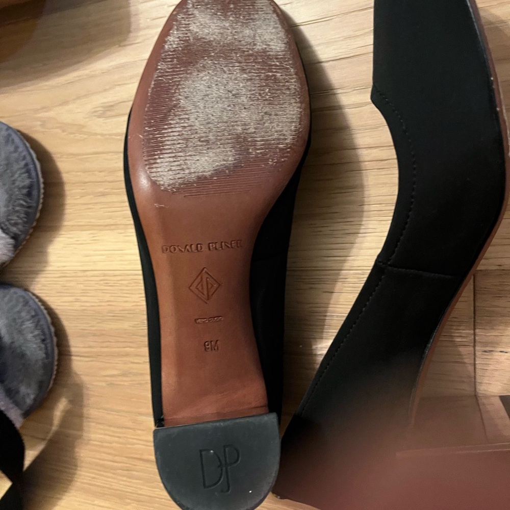 Donald J. Pliner Black Heeled Pumps - Picture 5 of 5